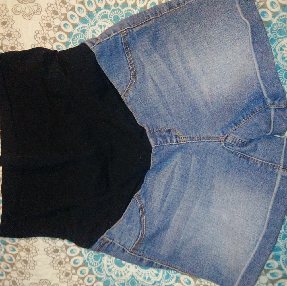 Maternity short
